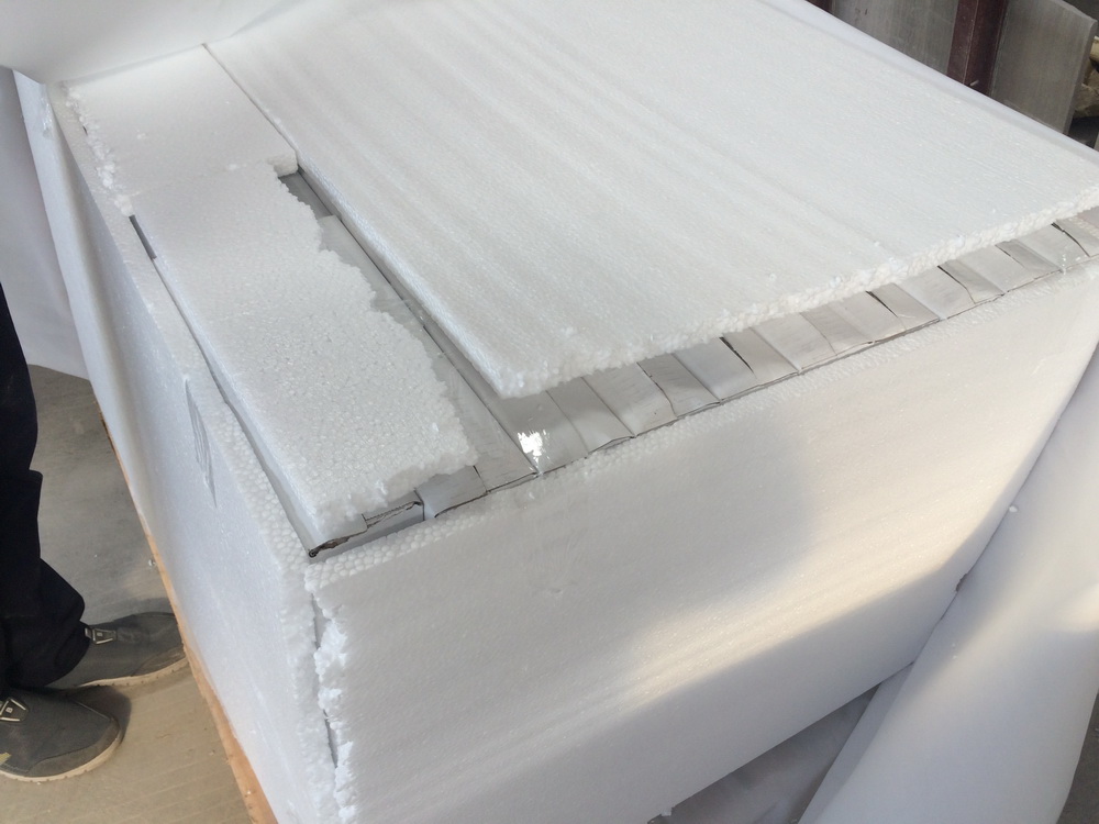 White wood polished tiles Packing
