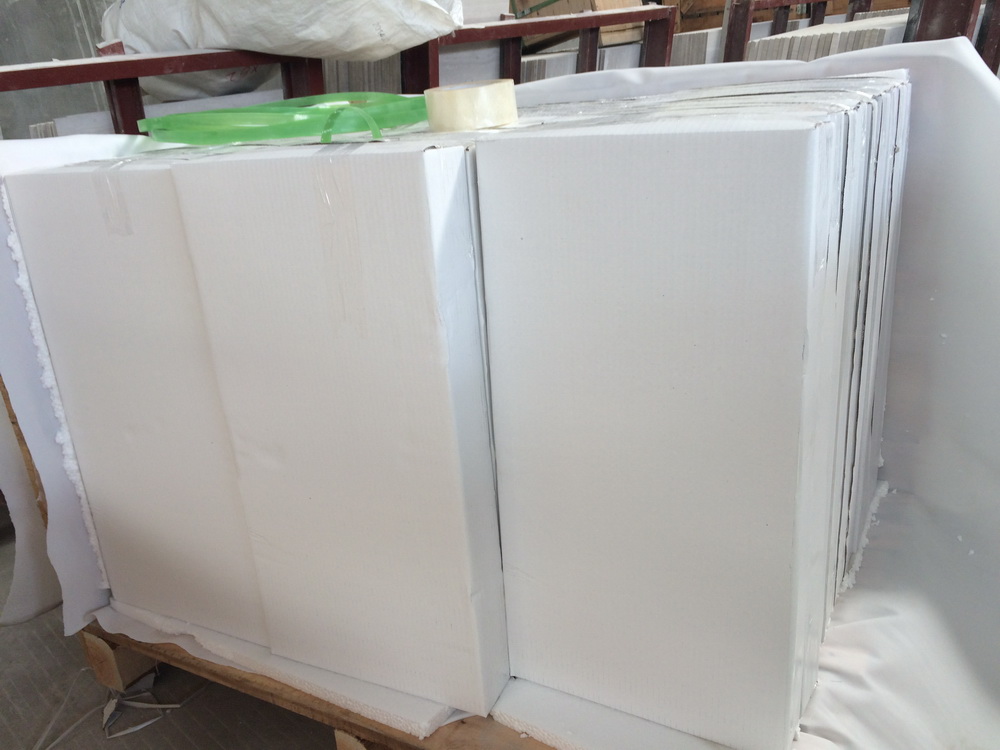 White wood polished tiles Packing